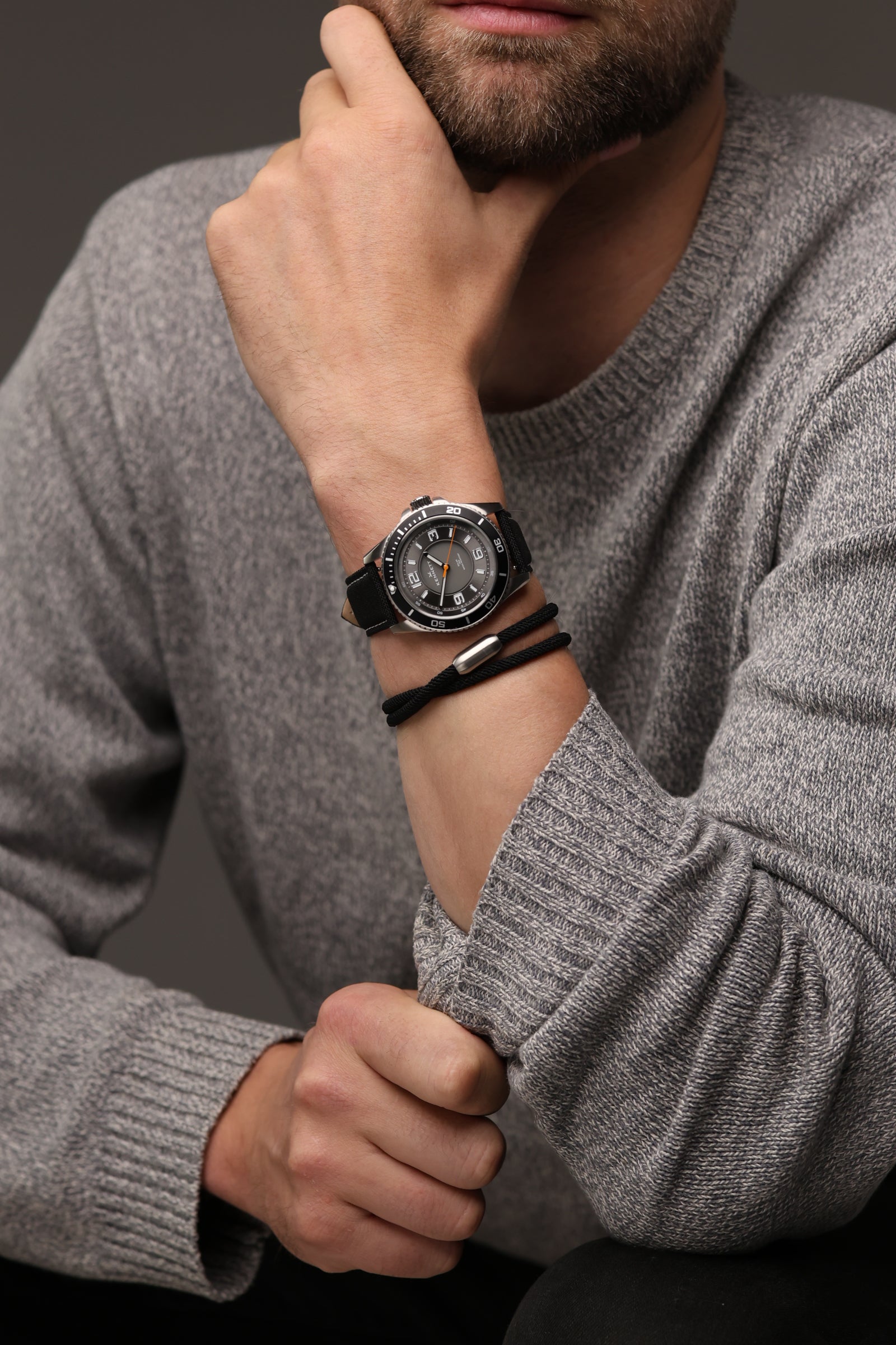 Kennett Watch and bracelet in Black.