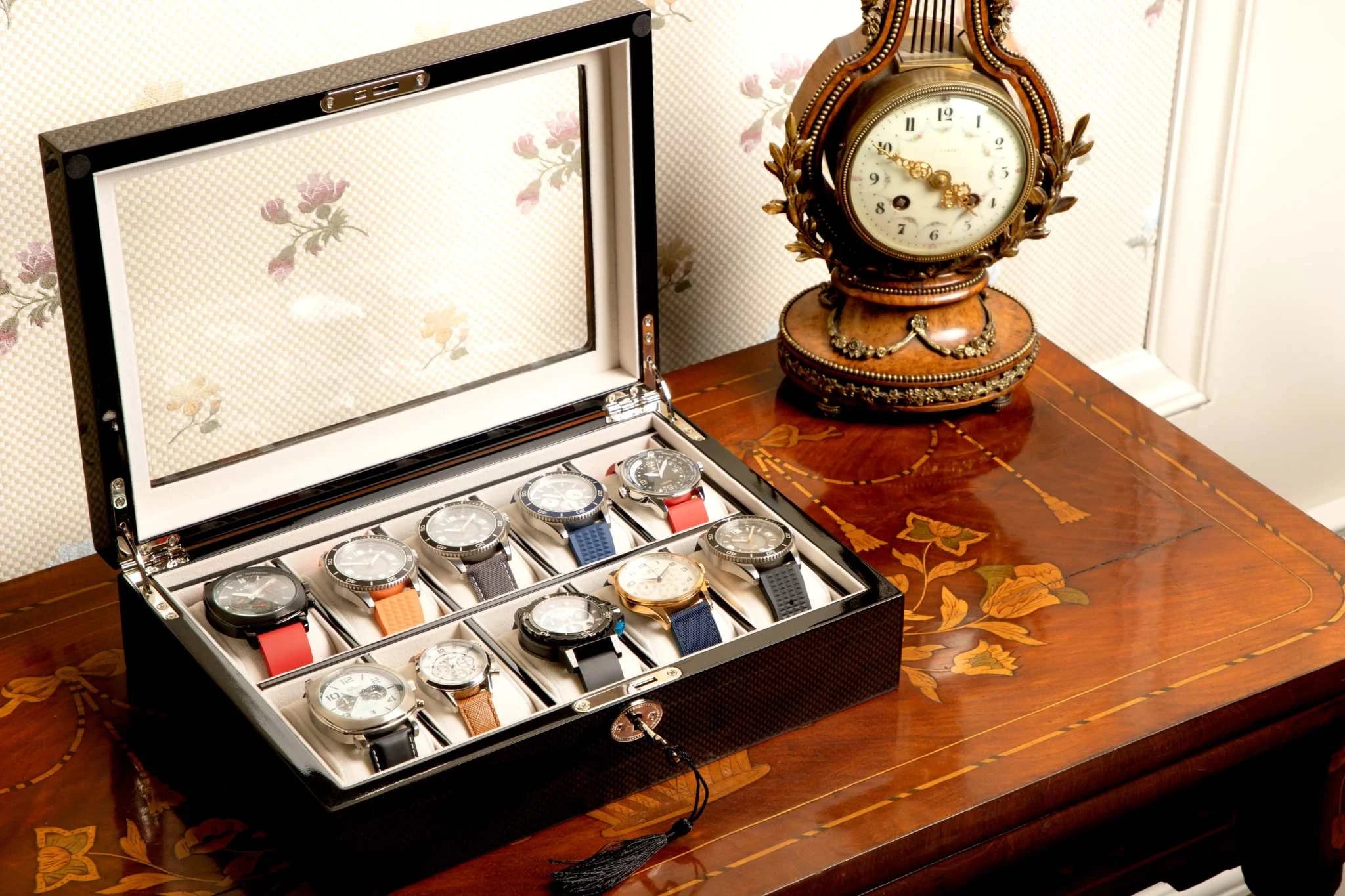 Kennett 10-Slot Wooden Watch Box – Carbon Fibre Finish