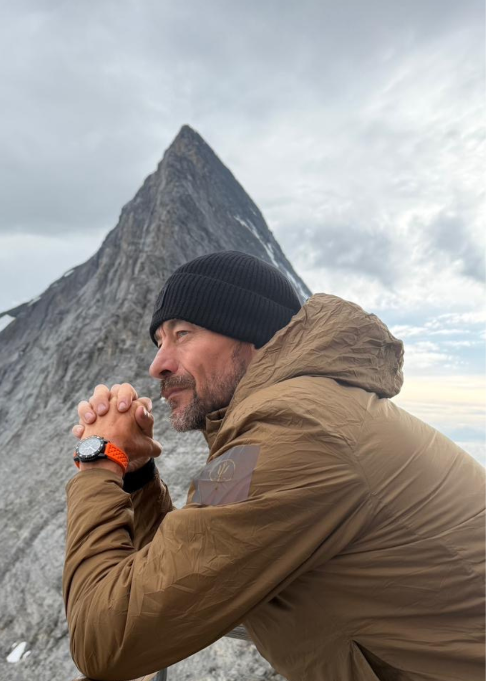 Ollie Ollerton wearing the Kennett x Ollie Ollerton Solaforce limited edition Swiss solar chronograph, close crop overlooking a mountain summit
